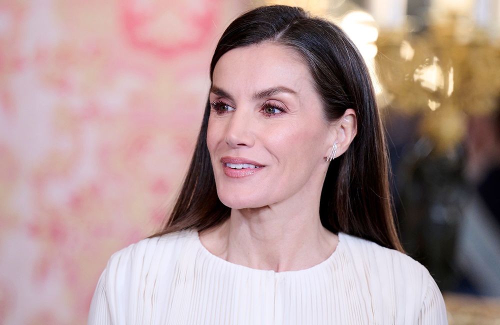 En jupe tailleur à la longueur maxi, Letizia d’Espagne signe le retour du chic