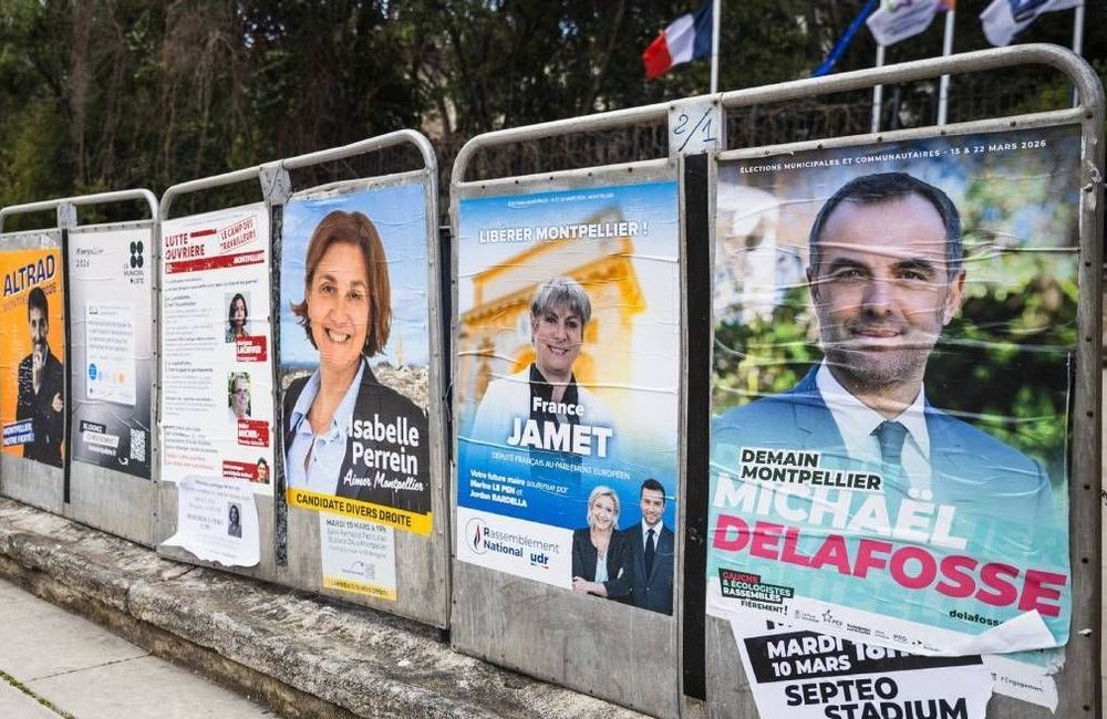 Municipales : les candidates doivent-elles sourire sur leur affiche pour être élues ?