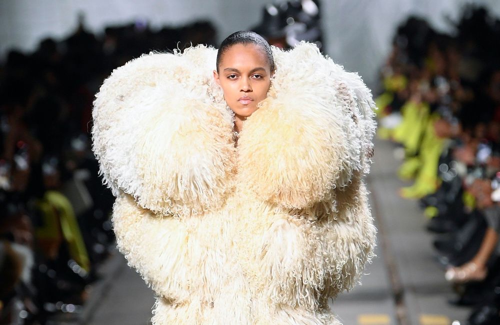 ELLE Débriefe – Fashion Week Jour 5 : La nouvelle ère de McQueen par McGirr
