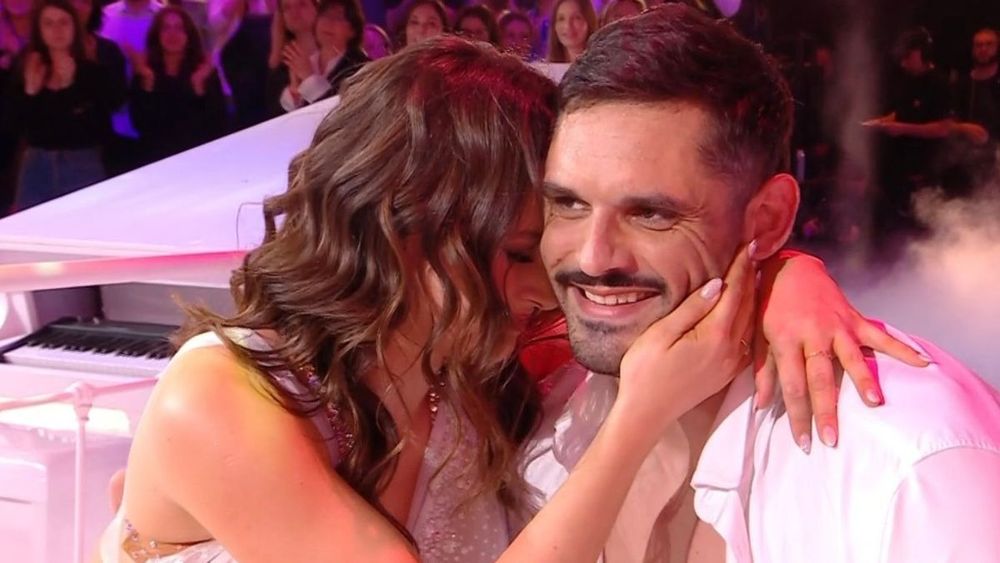 Elsa Bois et Florent Manaudou surpris sous la douche après la finale de DALS