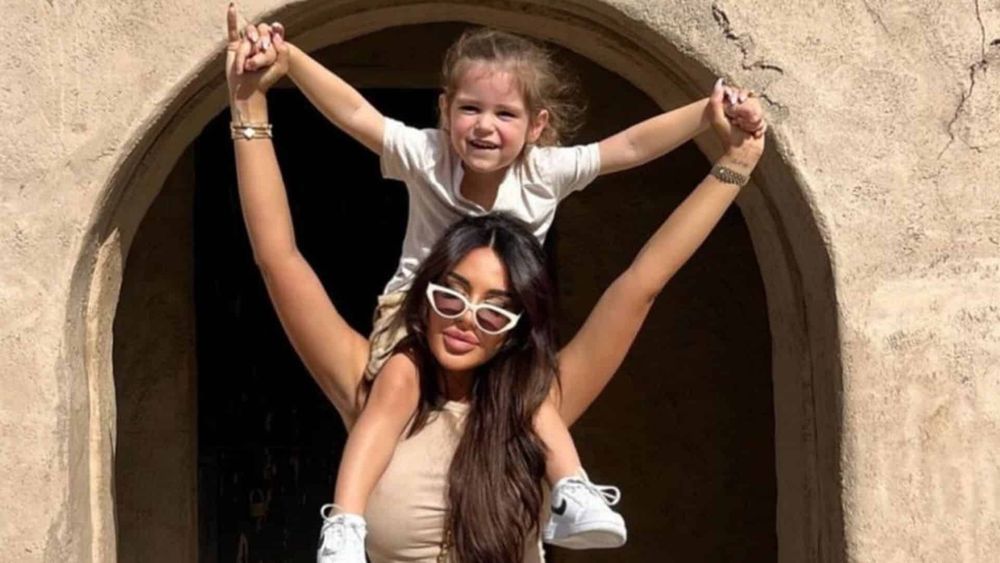 "Je ne reconnais pas mon fils" : Laura Lempika est choquée par le nouveau look de son fils !