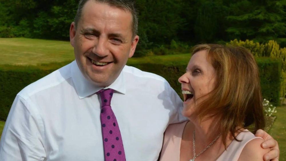 Triple meurtre au Royaume-Uni : qui est le journaliste de la BBC dont la famille vient d’être sauvagement assassinée ?