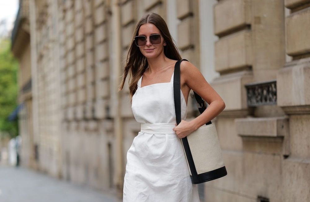 Minimaliste, chic et fraîche : la robe en lin a tout bon