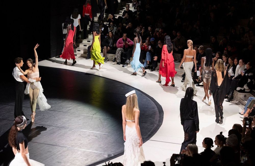 ELLE débriefe – Fashion Week jour 5 : une apparition discrète pour la famille Beckham, un t-shirt qui fait parler