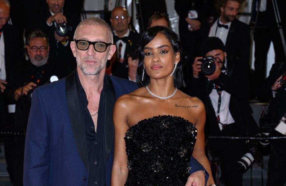 Cannes 2024 : sur le tapis rouge, le look coordonné de Vincent Cassel et sa compagne Narah Baptista
