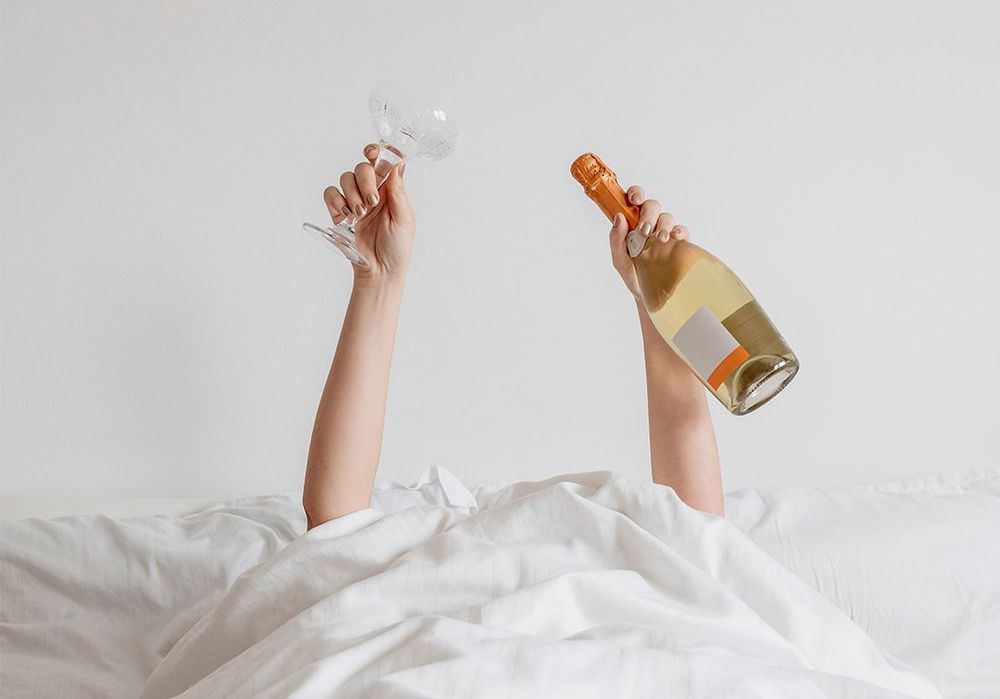 Ils ont choisi de passer le Nouvel An en solo : « J’ai prévu de traîner sur YouTube et de dormir »