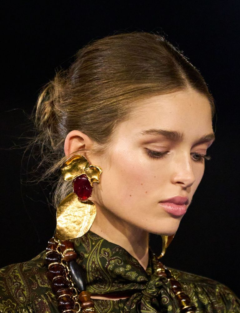 Blonzing : cette tendance réinvente le contouring pour un effet lumineux et naturel