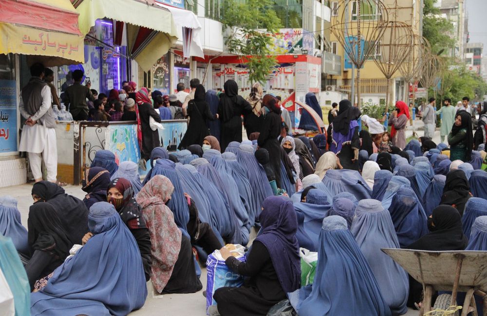 Afghanistan : les talibans bannissent les autrices des universités, la résistance s'organise