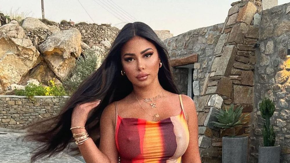 Maeva Ghennam : elle ne peut pas dormir à cause de ses fesses