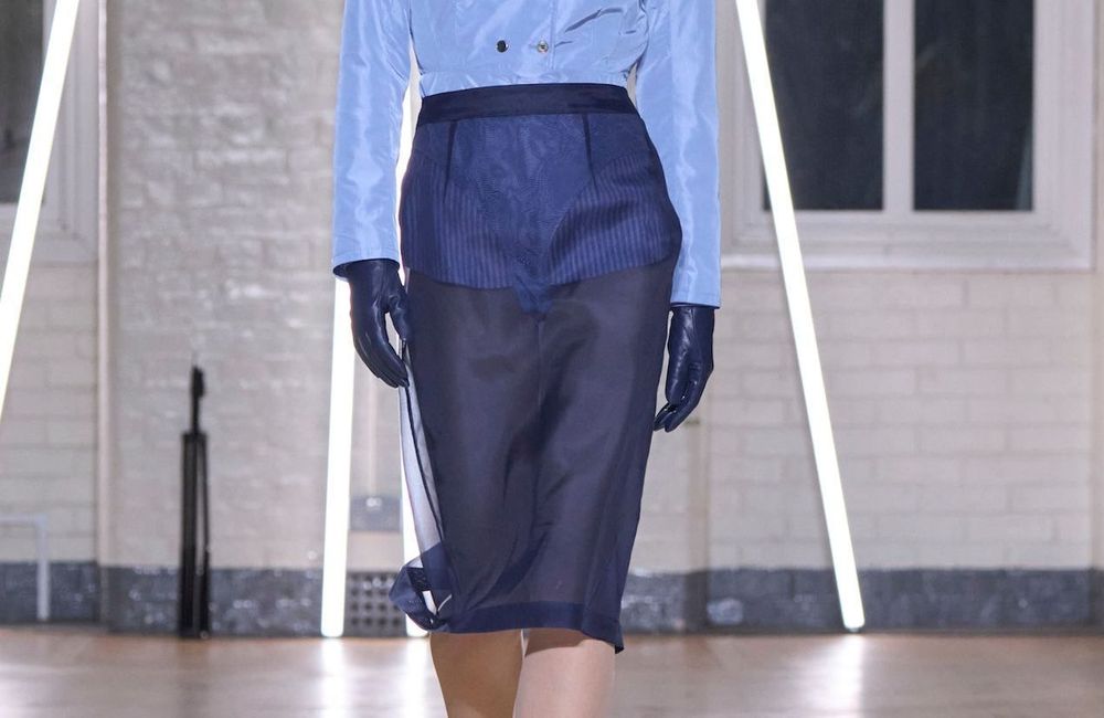 Les jupes transparentes envahissent les podiums de la Fashion Week de Londres