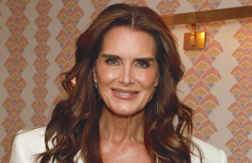 Brooke Shields dévoile son combo fétiche pour sublimer sa bouche