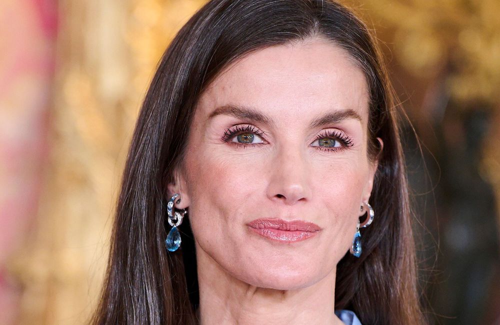 La reine Letizia prouve qu'une seule astuce maquillage suffit à sublimer des yeux verts