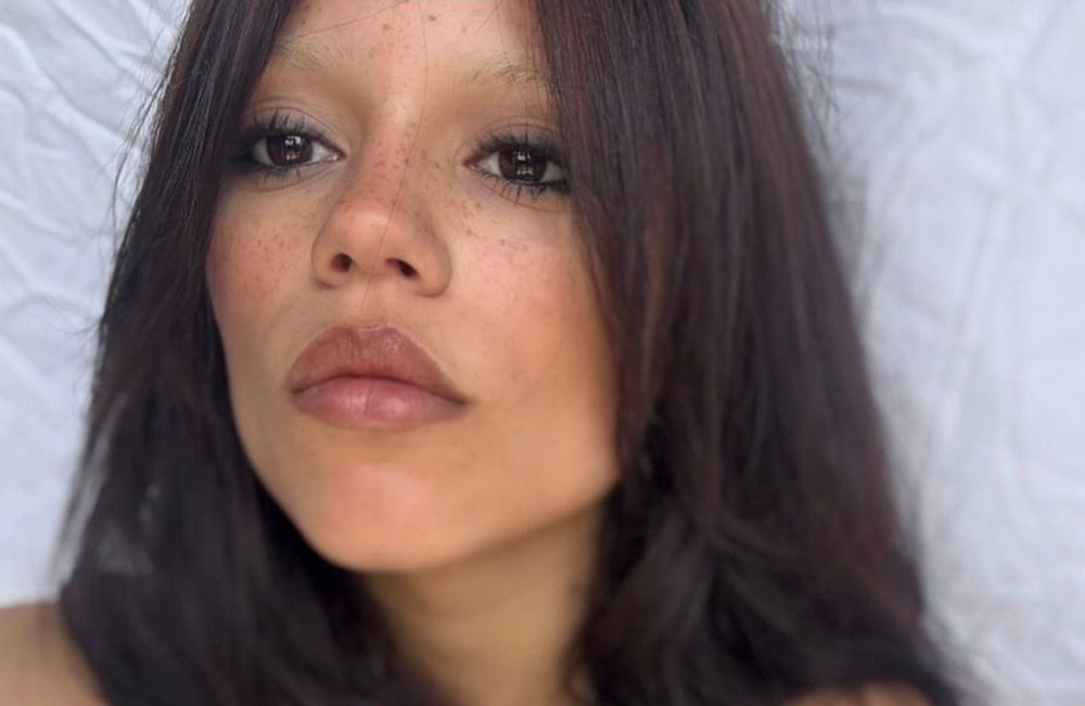 À son tour, Jenna Ortega ressuscite cette tendance phare des années 2000