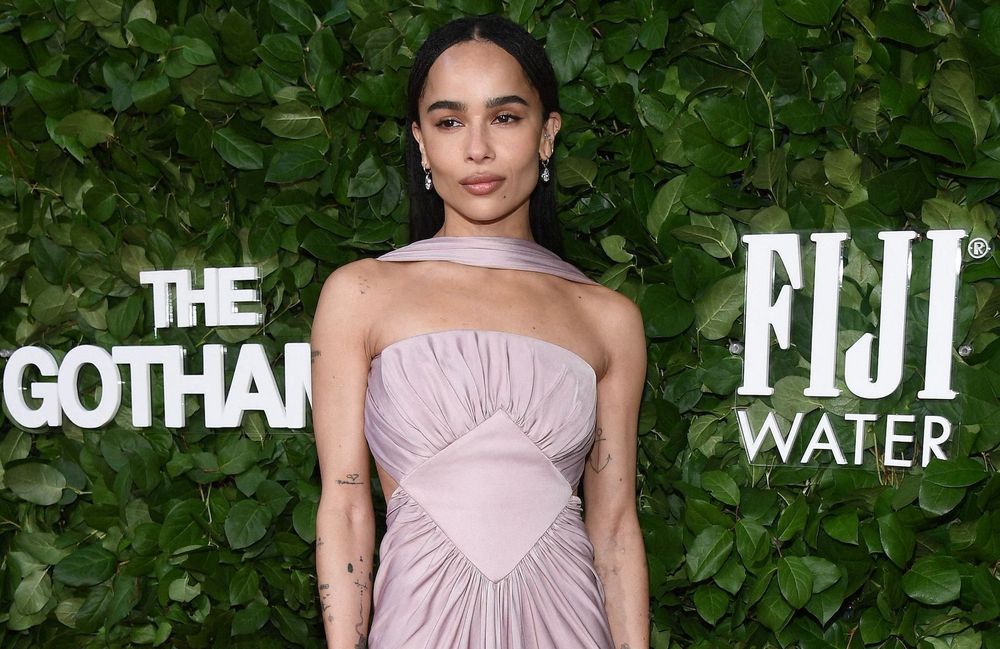 Dos nu et coupe bustier : la robe de Zoë Kravitz est celle à adopter pour les fêtes de fin d’année
