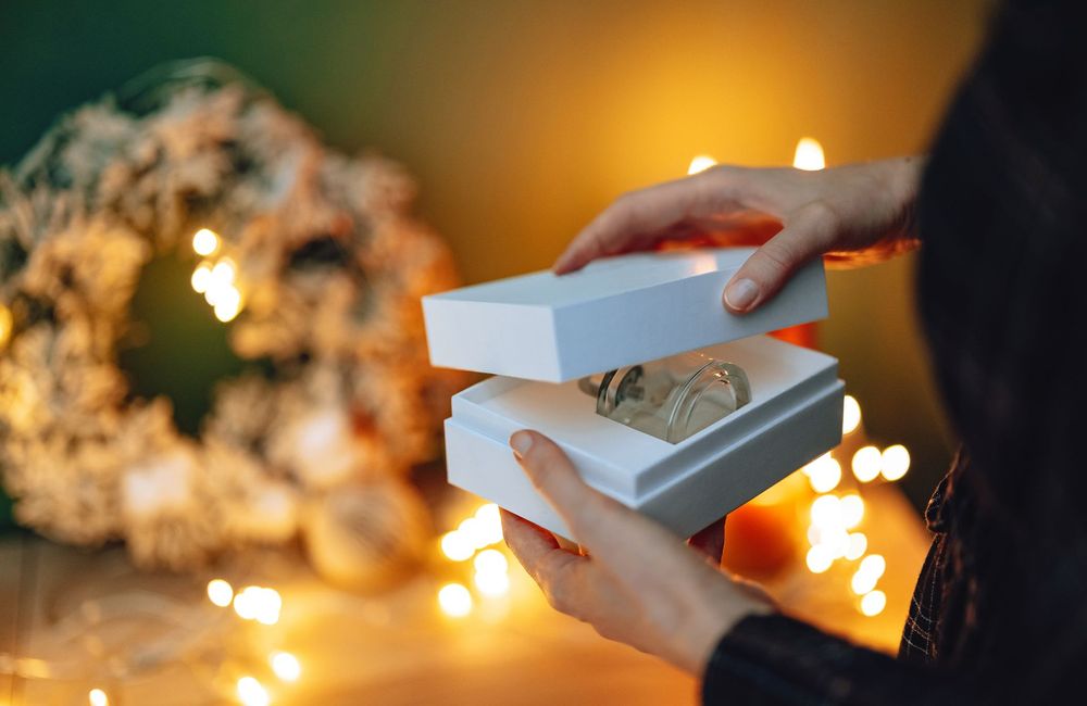 Noël 2024 : et si on (s’)offrait le parfum le plus populaire de l’année ?