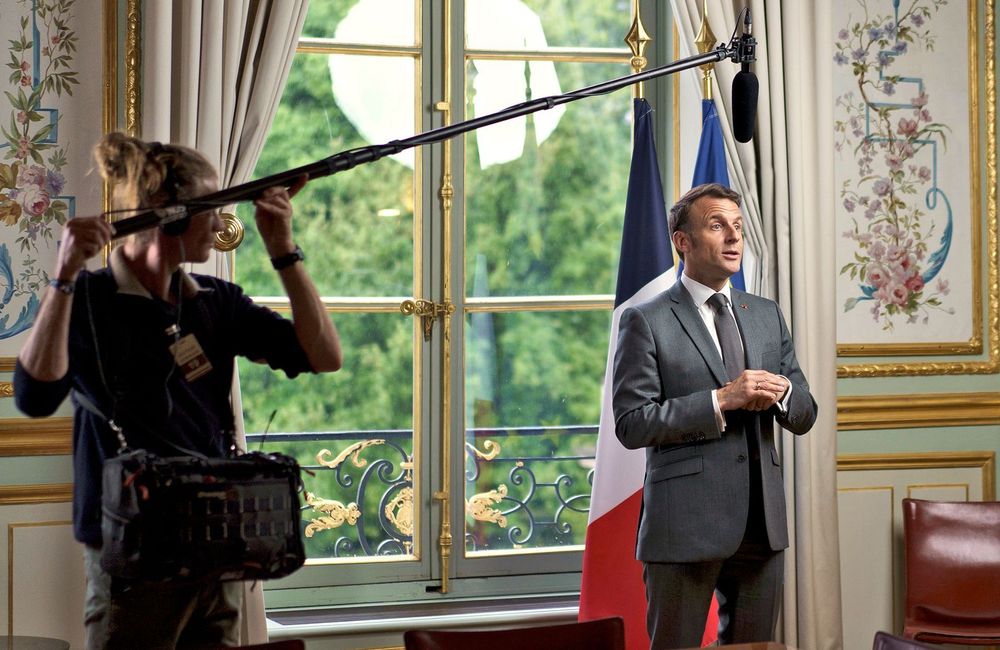 Entretien exclusif - Un devoir de visite pour les pères ? Macron ouvre le débat