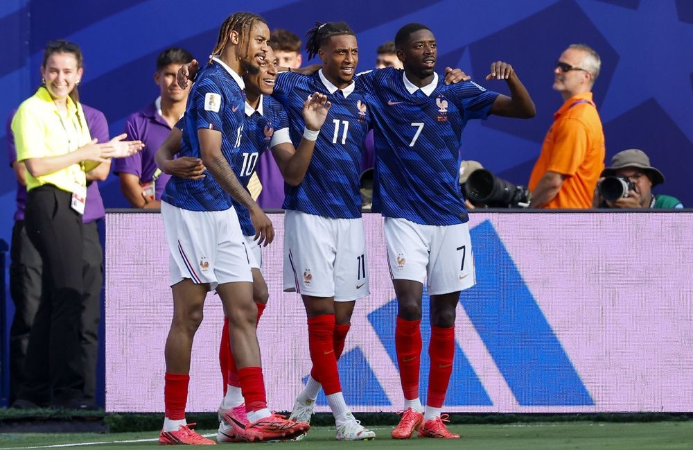 Pourquoi Michael Olise est le seul joueur de l’équipe de France à ne pas porter des crampons roses ?