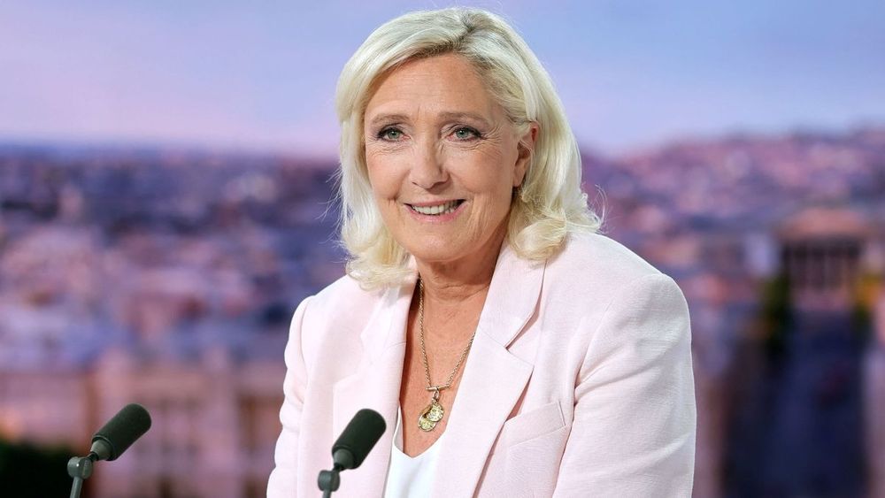 "On n’a plus rien" : Marine Le Pen se souvient de l’explosion qui a anéanti ses jouets et son enfance