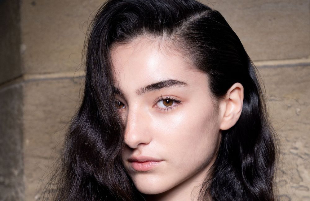Overnight zinc mask : pourquoi TikTok s’endort avec une couche de crème blanche sur le visage ?