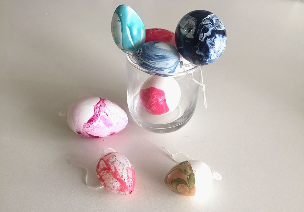 À tester: la décoration haute en couleurs des œufs de Pâques marbrés