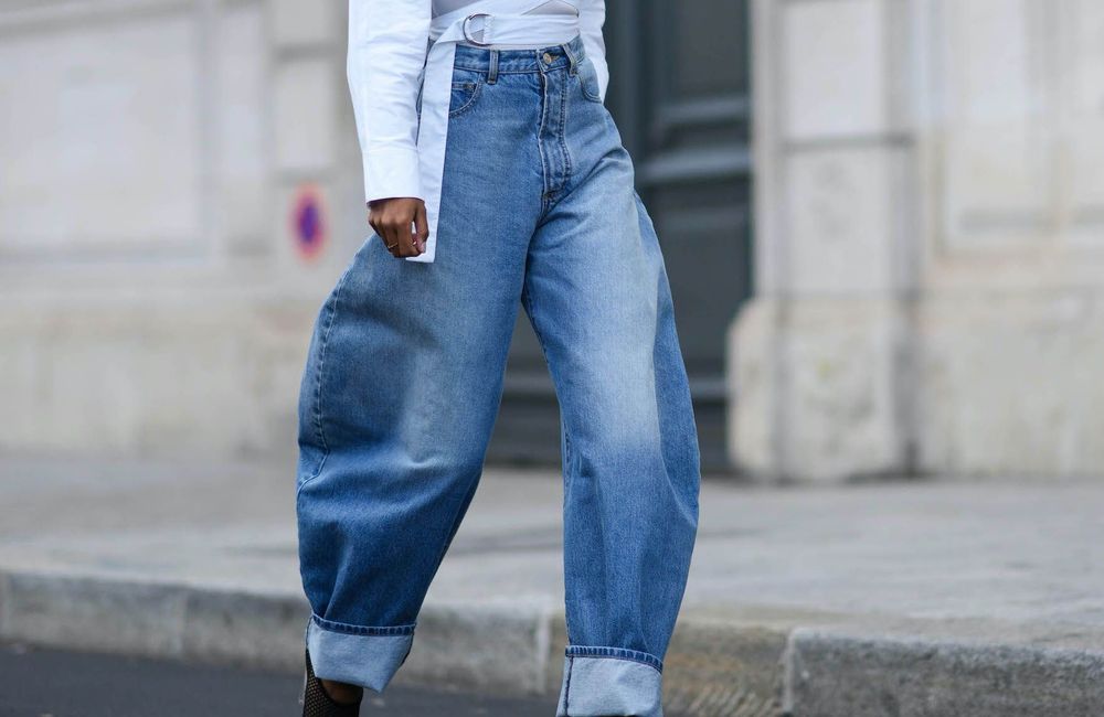 Ample et confortable, ce jean Uniqlo est le nouveau phénomène viral de la rentrée