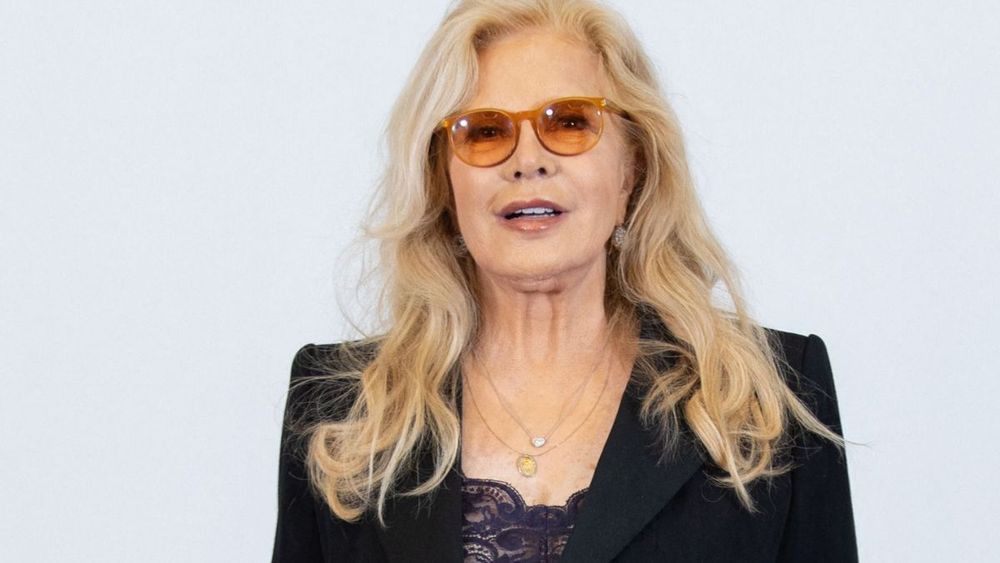 Sylvie Vartan cash sur la carrière de mannequin de son petit fils Cameron Smet : “Quand on a un nom connu, c’est encore pire”