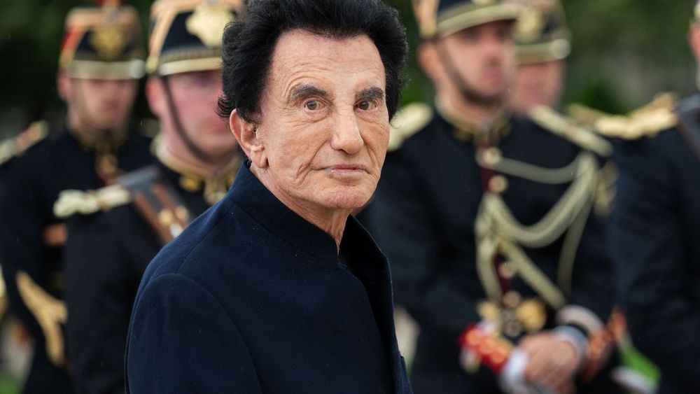 "Il l’a très mal pris" : Jordan de Luxe revient sur la question qui a rendu furieux Jack Lang, "Il a menacé de quitter le plateau"