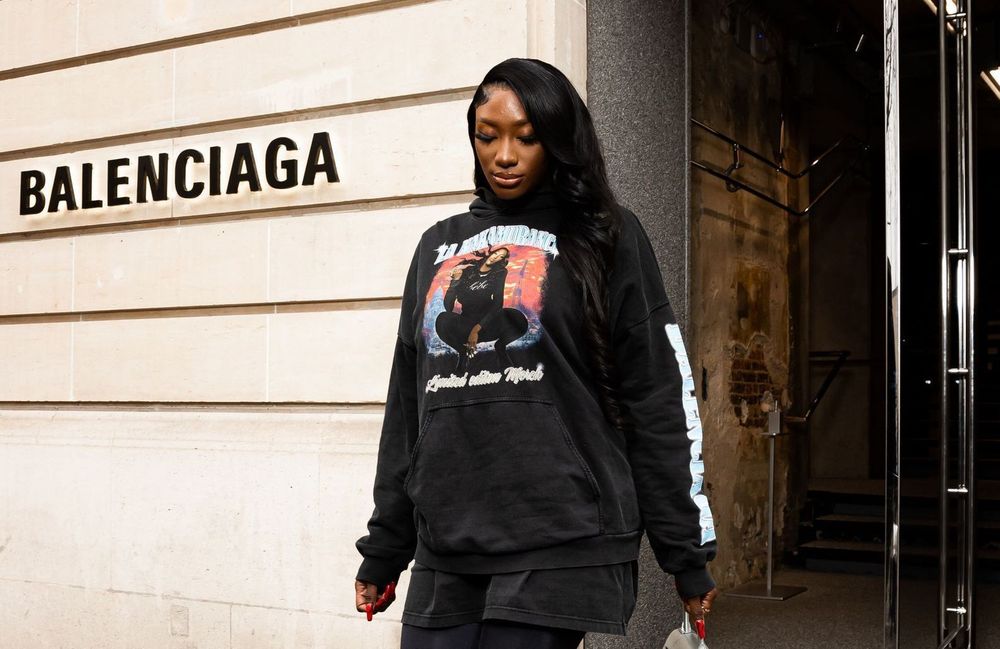 Ce t-shirt qu’on pensait ringard est devenu la pièce mode de l’été