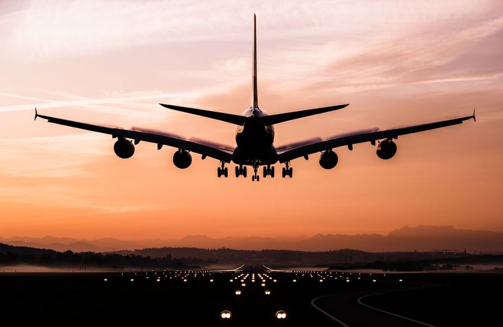L’édito de ELLE : « Cap de faire atterrir un avion? » Pourquoi les hommes y croient alors que les femmes en doutent ?