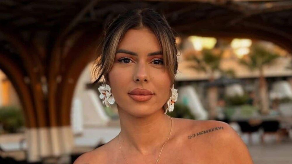 Sarah Lopez : elle dévoile les messages violents reçus depuis l'annonce de sa grossesse, "je te plante !"