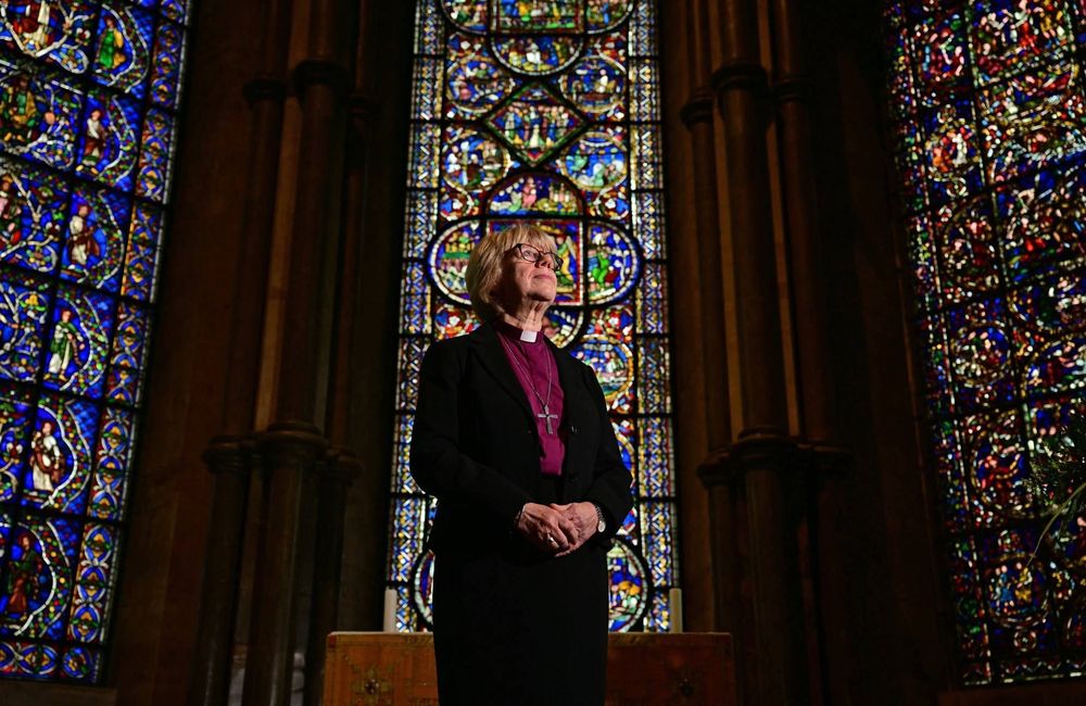 Qui est Sarah Mullally, la nouvelle puissante cheffe de l’Église anglicane qui veut porter un discours féministe ?