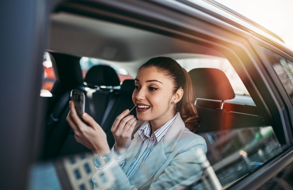 Top 5 des objets de beauté (loufoques) les plus oubliés à l’arrière d’un Uber