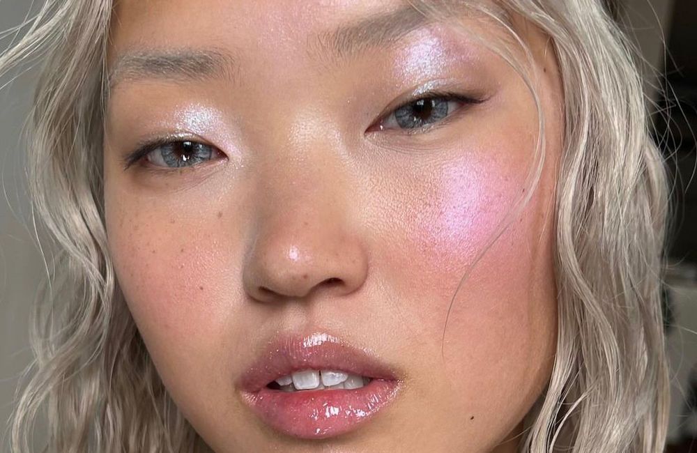 Chrome makeup : la tendance métallique la plus désirable de la saison