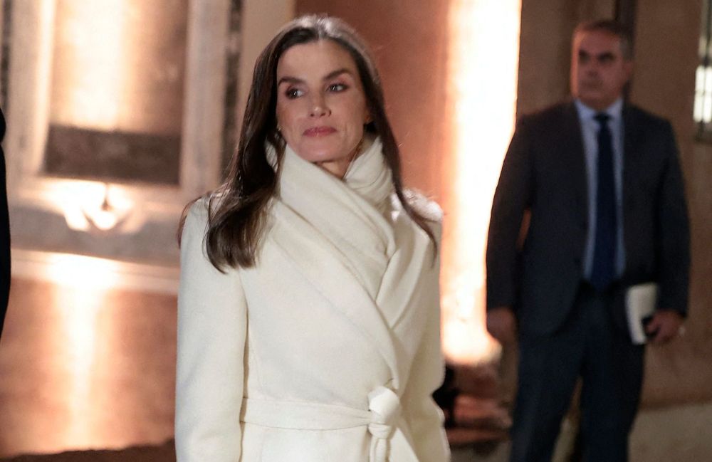 Letizia d’Espagne s’approprie le manteau le plus élégant de la saison