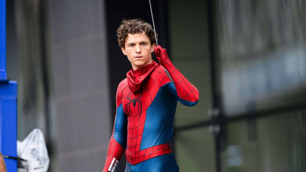 Tom Holland : l'acteur hospitalisé en urgence après une violente chute sur le tournage de Spider-Man : Brand New Day, on vous dit tout !