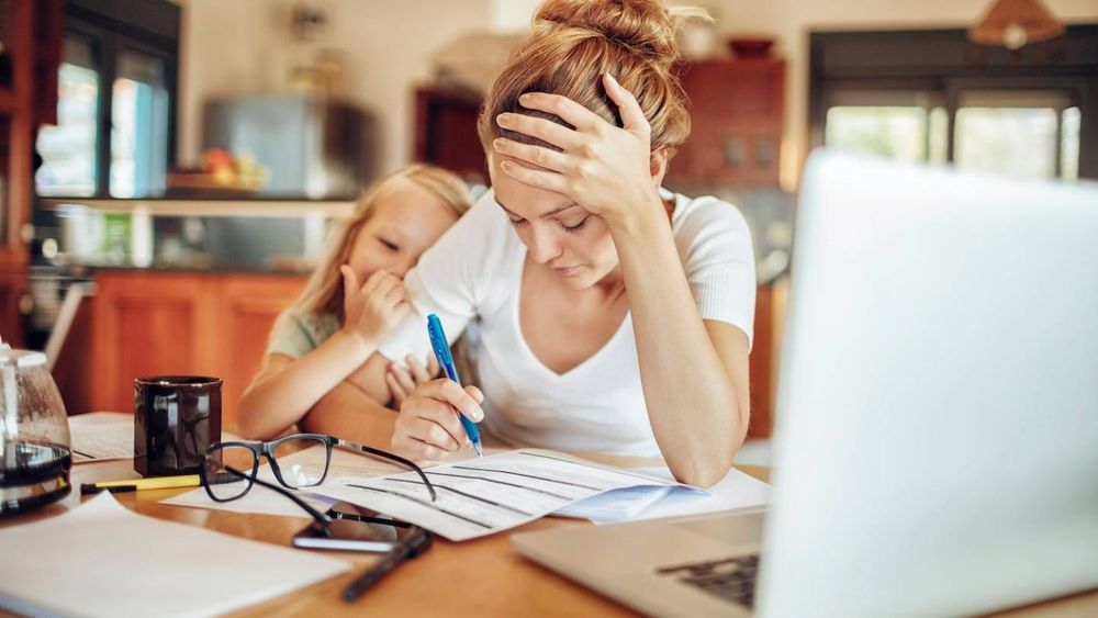 Argent : « Les femmes ont moins le sentiment de propriété que les hommes », 60 ans après le droit d'ouvrir un compte bancaire