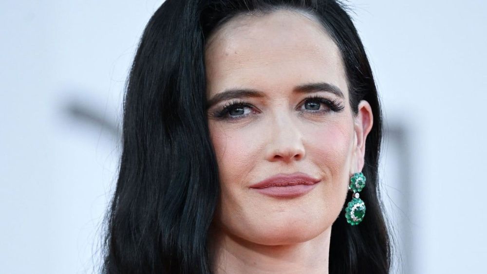 Eva Green (45 ans) torride en maillot de bain : son allure rétro envoûtante ne laisse personne indifférent