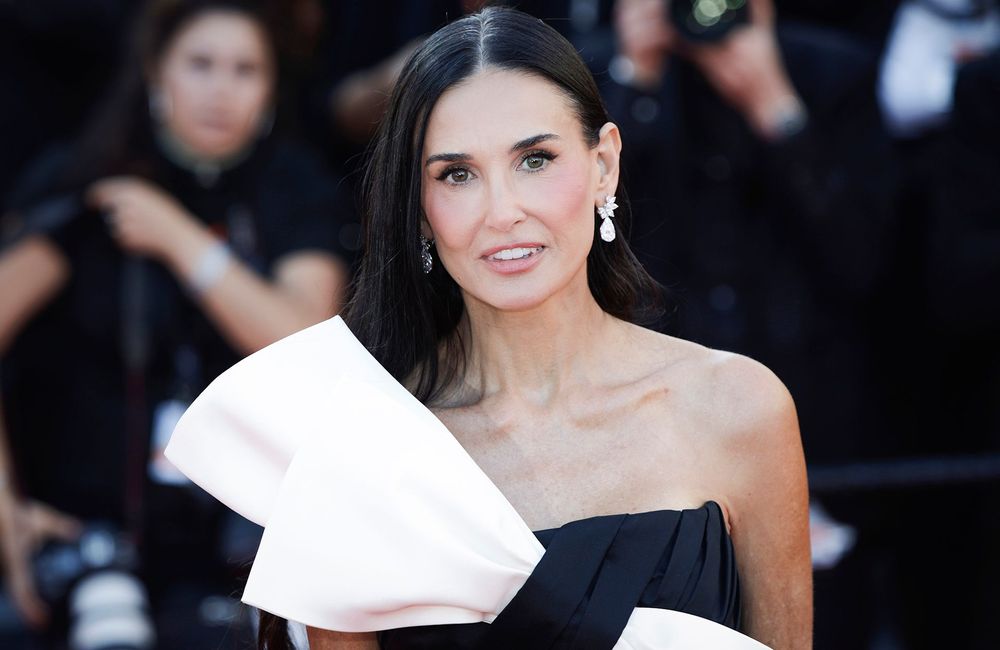 À son tour, Demi Moore troque ses longueurs XXL au profit d’un carré long