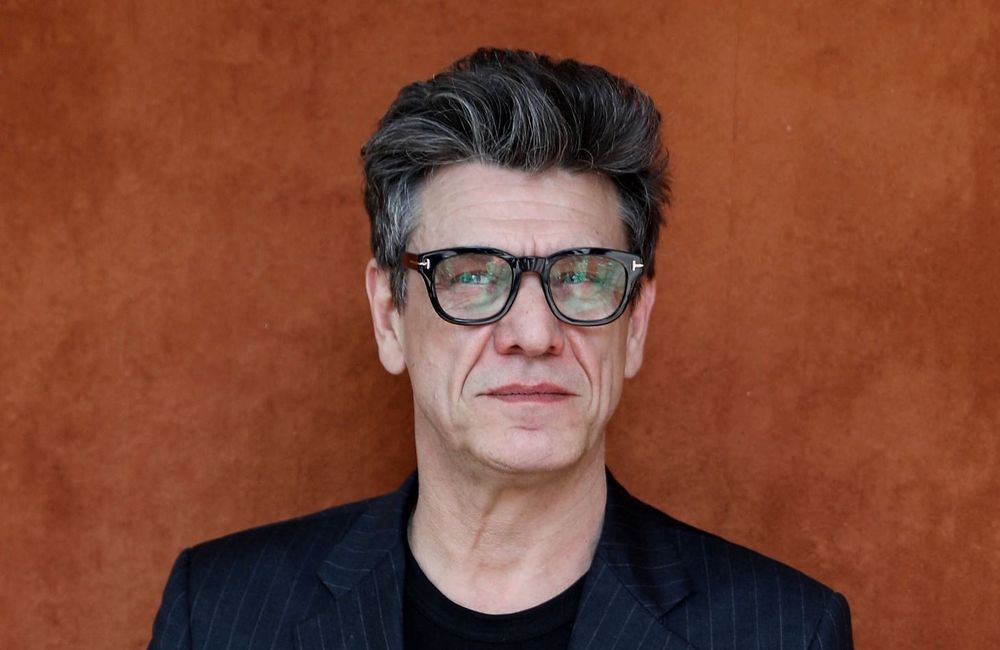 « C'était plus fort que moi » : Marc Lavoine répond aux critiques sur son idylle avec Adriana Karembeu