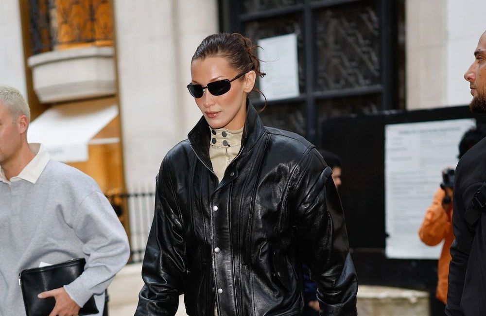 Bella Hadid troque ses santiags pour les bottes de l'automne