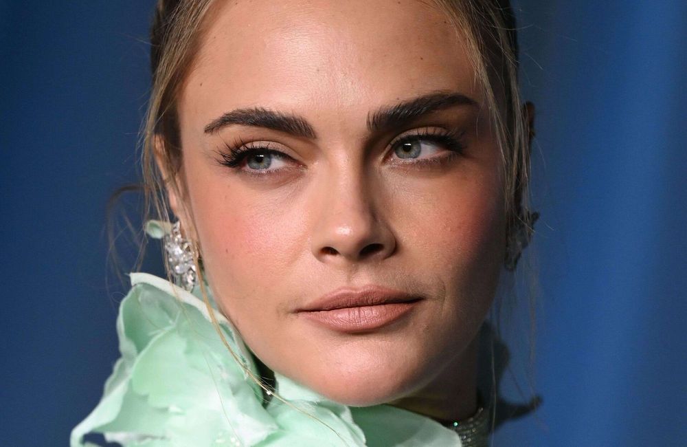 « Je n'avais pas de menton, c'était un complexe » : Cara Delevingne se confie sur ses injections d'acide hyaluronique