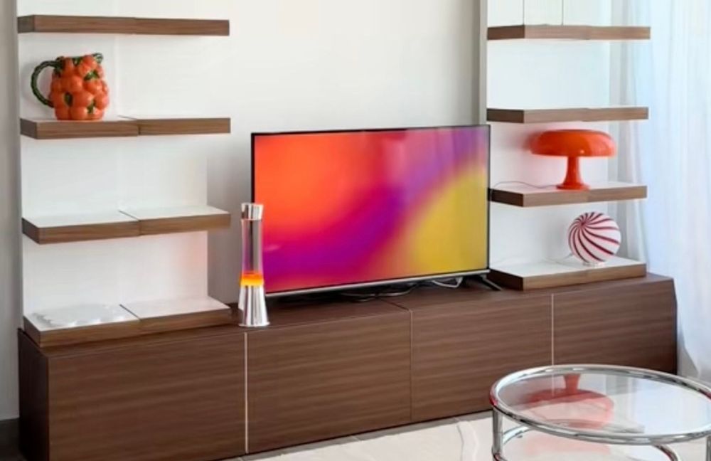 Le DIY parfait pour un coin télé chaleureux sans percer