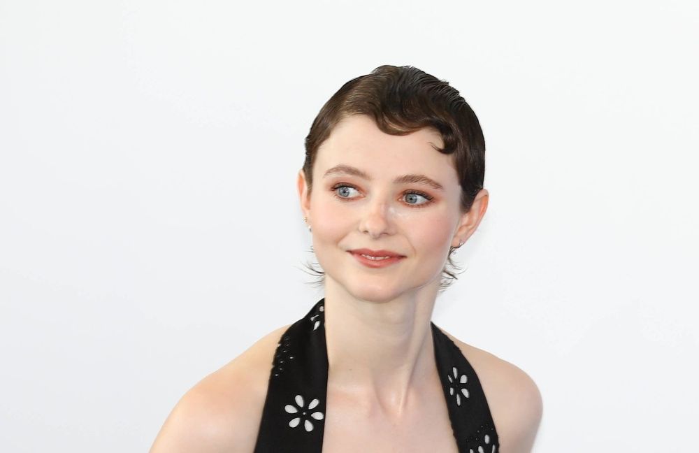 Qui est Thomasin McKenzie, l'actrice qui va jouer Audrey Hepburn dans un biopic sur son amitié avec Hubert de Givenchy