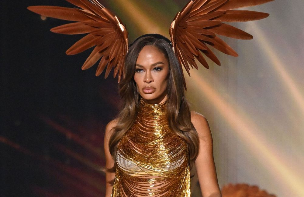 Joan Smalls, Lily Aldridge... elles revisitent cette tendance cheveux des années 2010 aux goûts d’aujourd’hui lors du défilé Victoria’s Secret