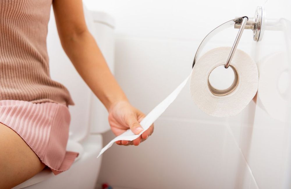 Pourquoi une majorité des couples durables gardent la porte des toilettes fermée