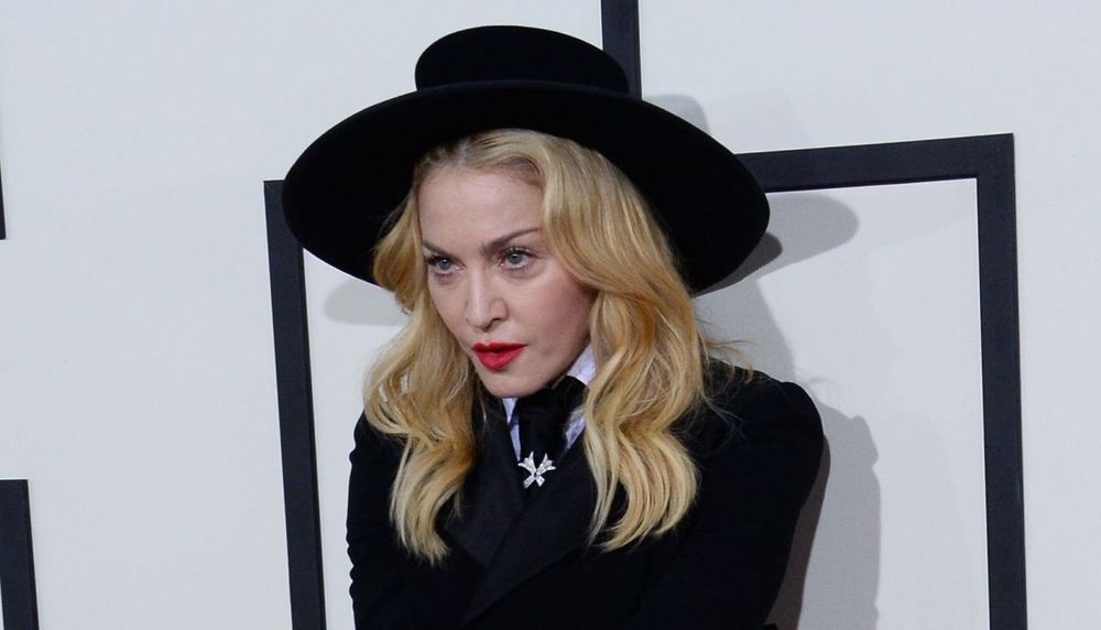À 66 ans, Madonna révèle un échange troublant avec Alain Delon : "Il m'a...
