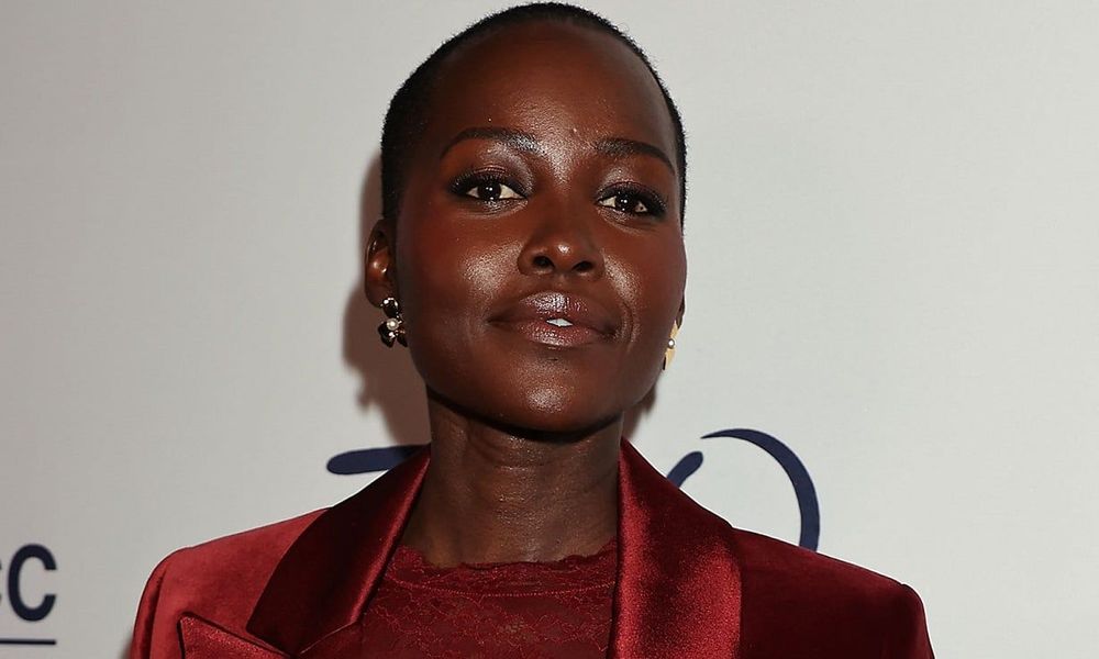 Lupita Nyong'o (43 ans) en bikini fruité : la nouvelle Hélène de Troie pose sous les palmiers et met tout le monde d'accord