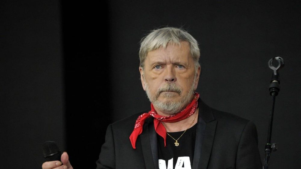 Renaud en pleine tourmente : sa fille Lolita Séchan accusée de racisme, elle explose et contre-attaque, "C'est absurde"