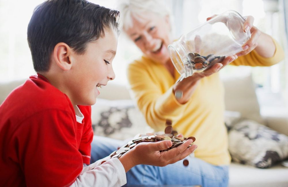 Combien les retraités donnent-ils à leurs enfants et petits-enfants chaque année ?