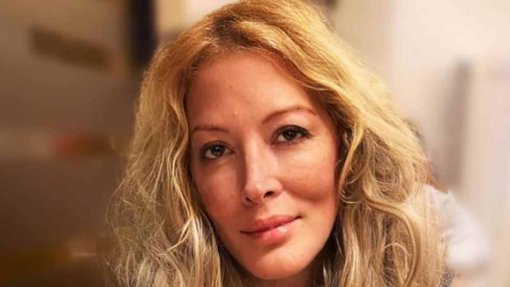 "Ma mère me portait pour aller aux toilettes" : Loana fait de terribles confidences sur ses gros soucis de santé